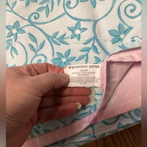 Westpoint Home Queen size reversible sheet set with matching reversible valances - Picture 7 of 10